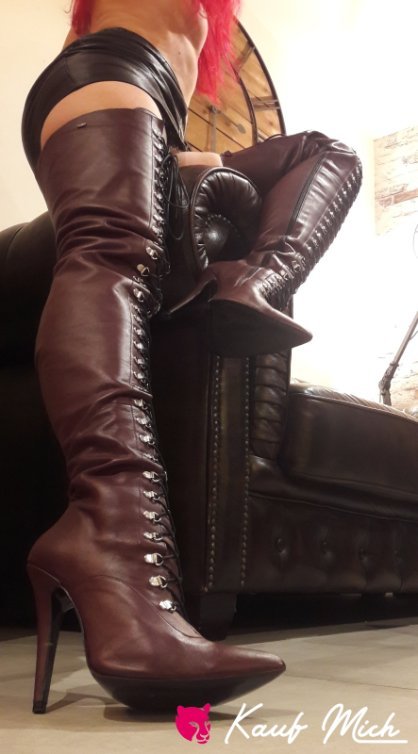 kaufmich-escort-des-monats-oktober-wednesdayaddams-halloween