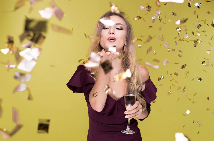 kaufmich-2024-jahresrueckblick-advent-silvester-plus-paket-rise-up