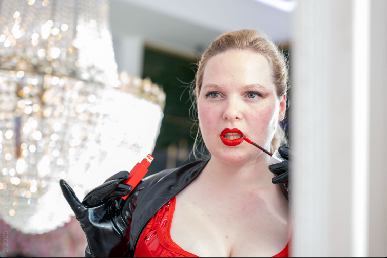 kaufmich-escort-adventskalender-interview-2025-sensual-raphaela